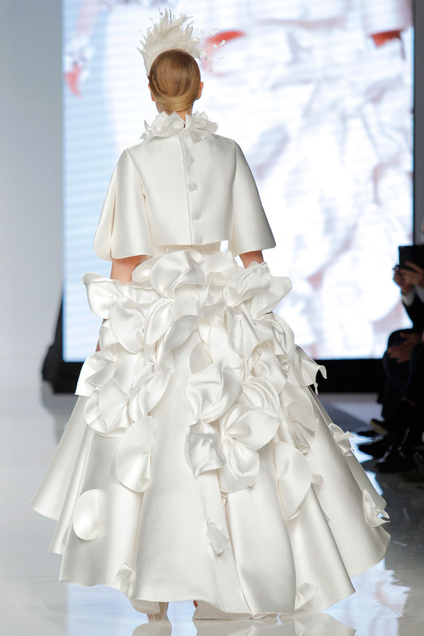 ilovebrides.pt Isabel Sanchis 2018 Barcelona Bridal Fashion Week 2017